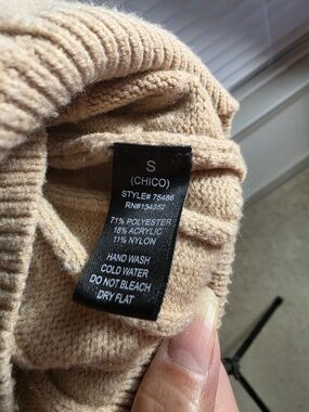 Ambiance Apparel Tan Cable Knit Cropped Sweater V-Neck Small Boho Preppyà